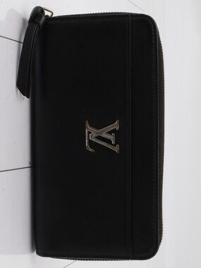 LV Lockme Zippy Wallet